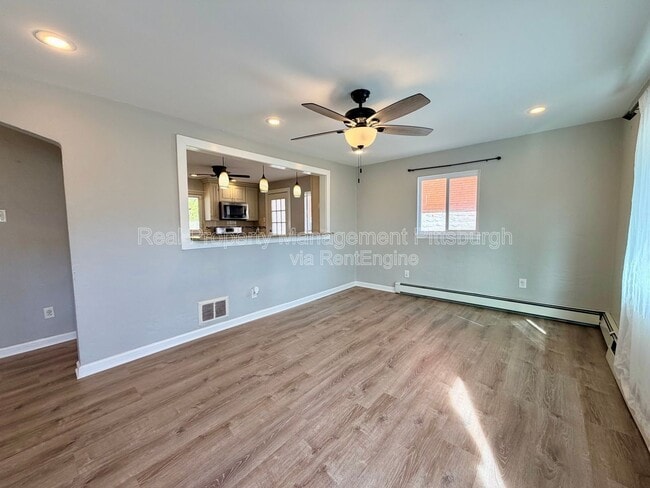 Building Photo - 521 Farnsworth St