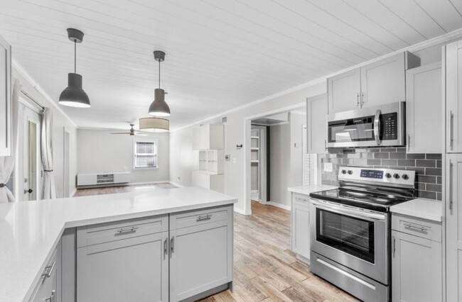 Building Photo - Charming 3-Bedroom Home in Pensacola!