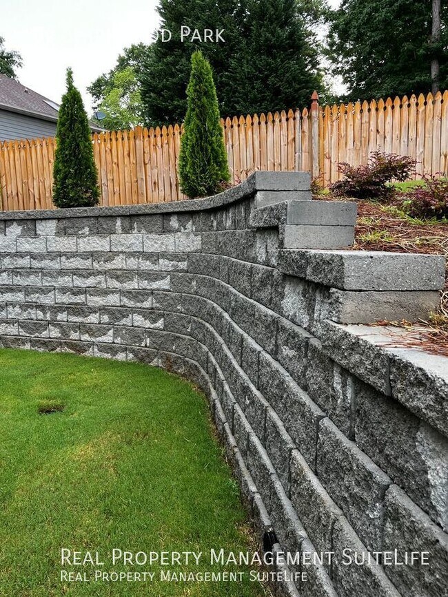 Building Photo - 106 Shirewood Park