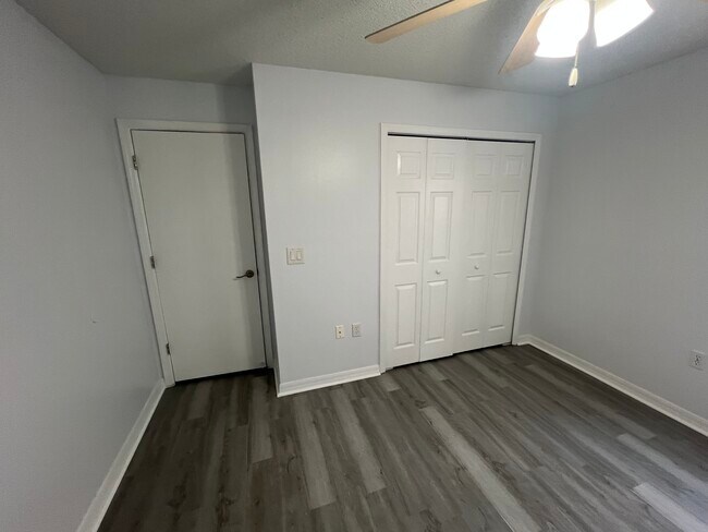 Building Photo - 12833 Parkbury Dr