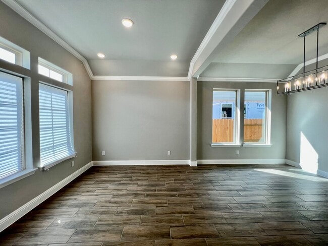 Building Photo - 9503 Crescent Mill Dr