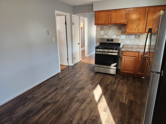 Building Photo - 1018 S 11th Ave