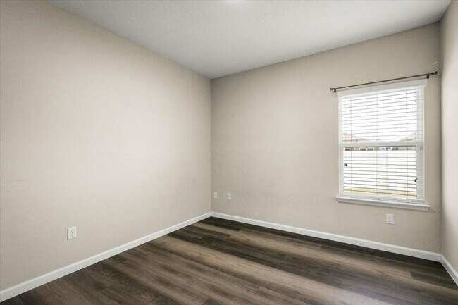 Building Photo - Beautiful 3/2 with Fully Fenced Backyard a...