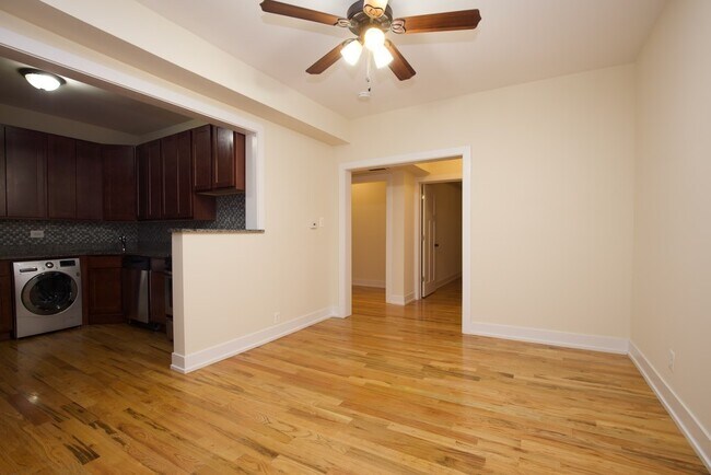 Building Photo - 3450 N Racine Ave