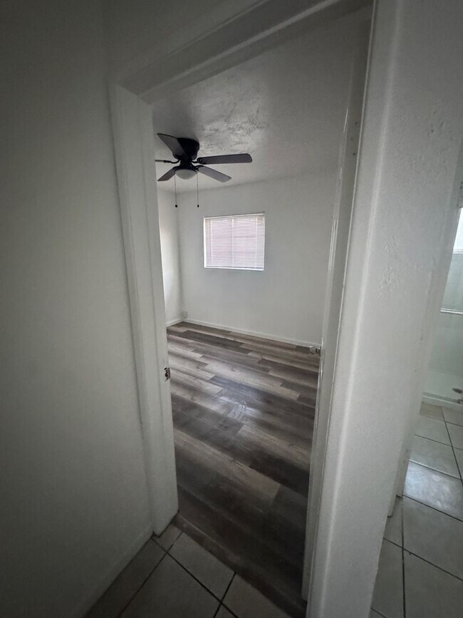 Building Photo - S 33rd