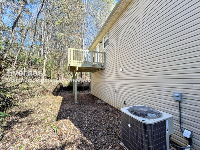 Building Photo - 3251 River Ln SE