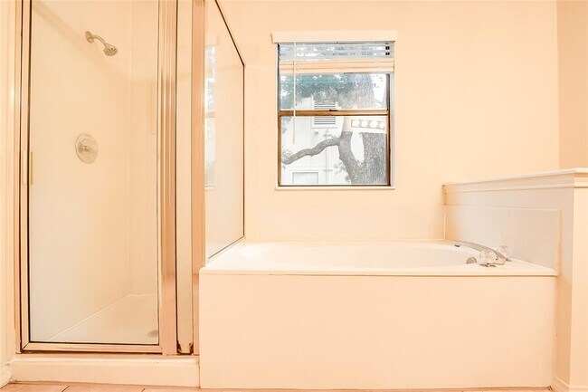 Building Photo - 6914 Dallas Dr