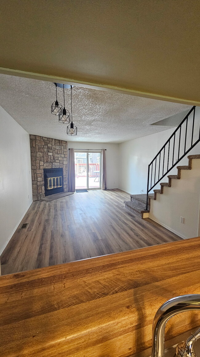 Building Photo - 3330 Queen Anne Way