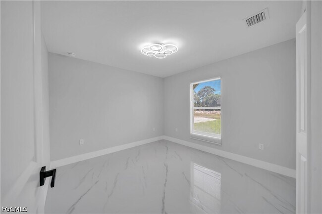 Building Photo - 2914 4th St SW