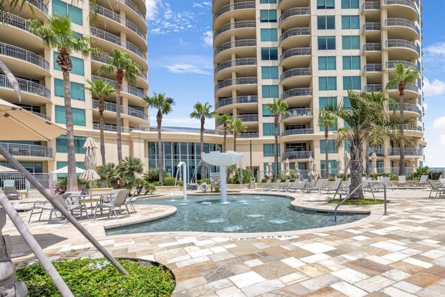 Building Photo - 801 E Beach Dr