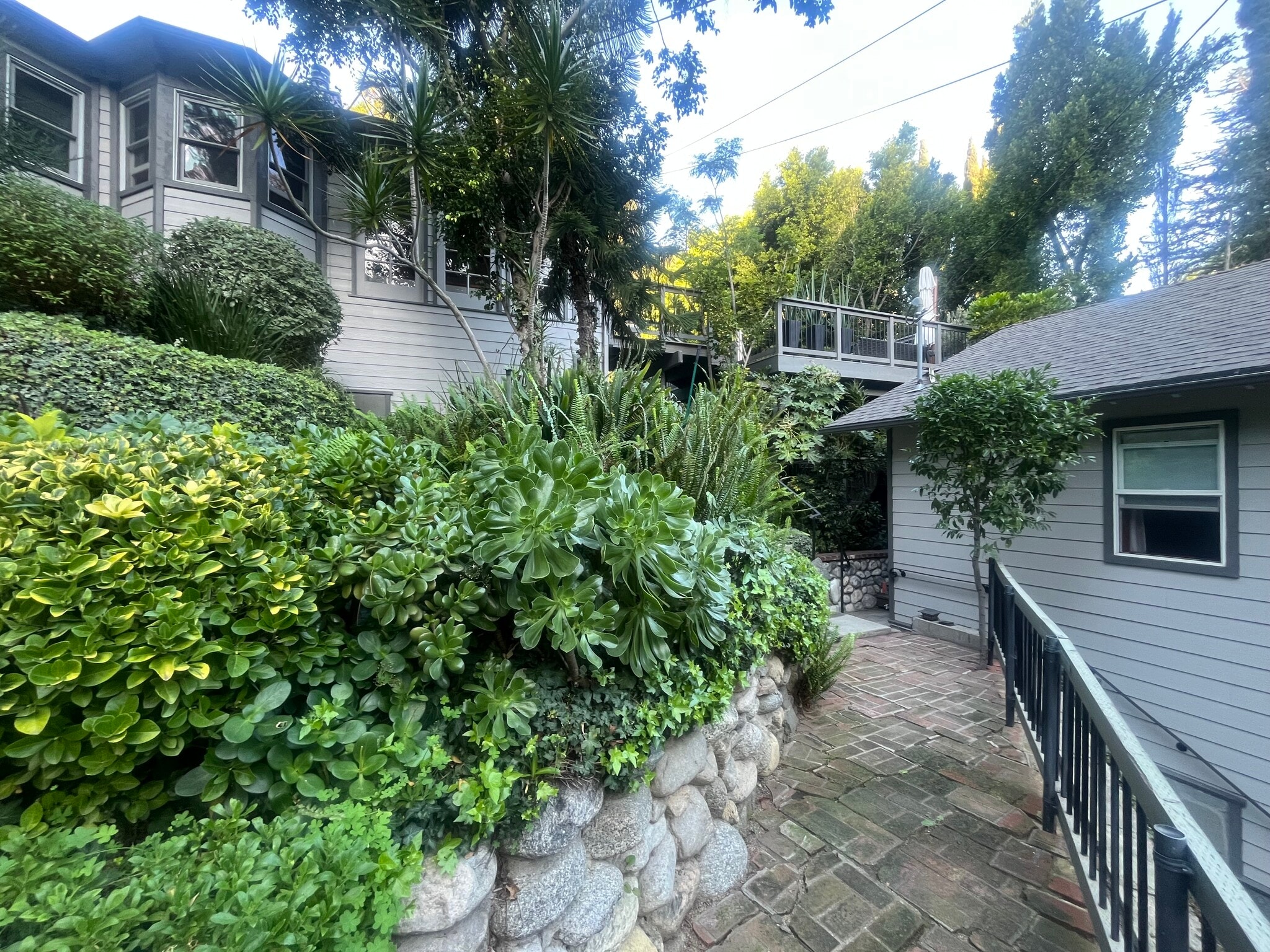 Building Photo - 2187 Stanley Hills Dr