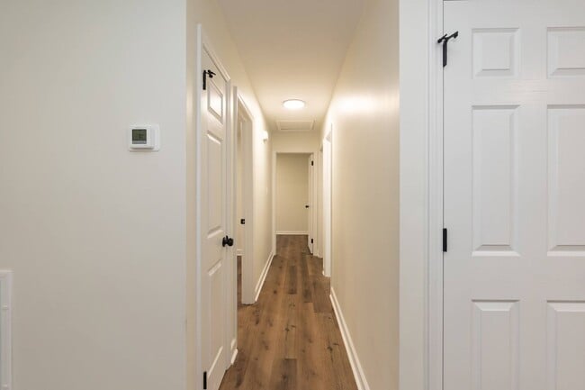 Building Photo - Three Bedroom Home!
