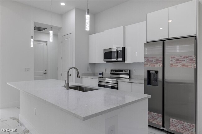 Building Photo - 875 Kidvale St
