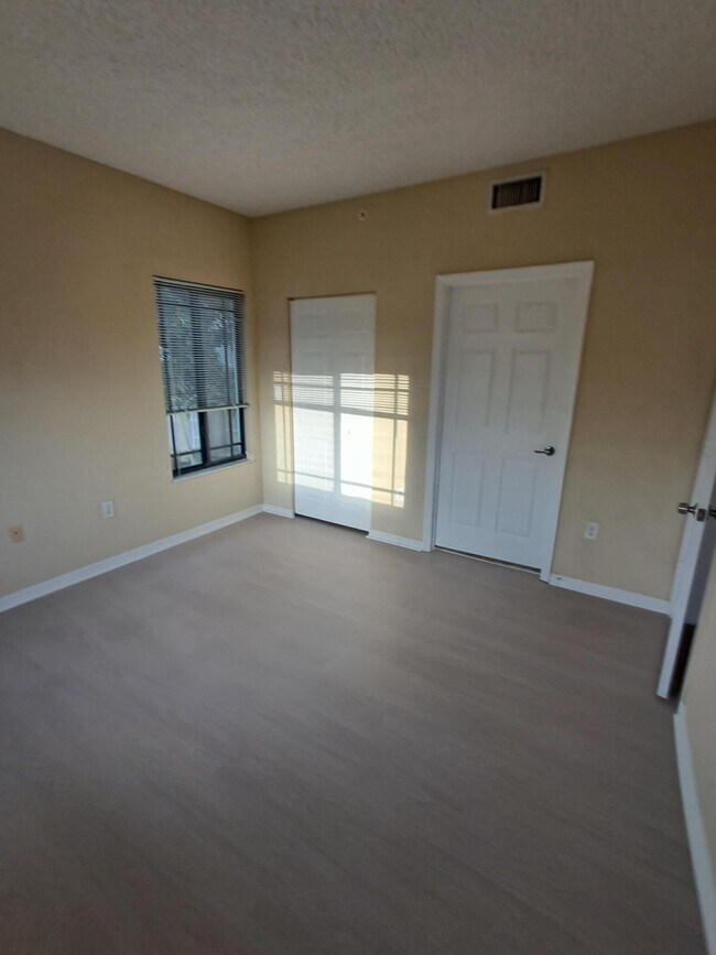 Building Photo - 2807 Veronia Dr
