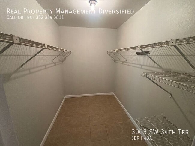 Building Photo - 3005 SW 34th Terrace