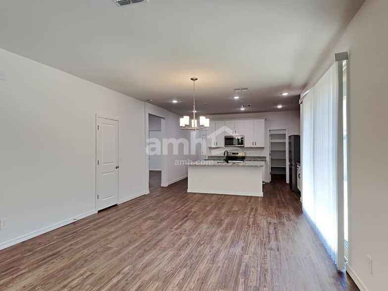 Building Photo - 15074 W Sherman St