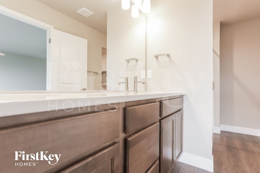 Building Photo - 10616 Horton Dr