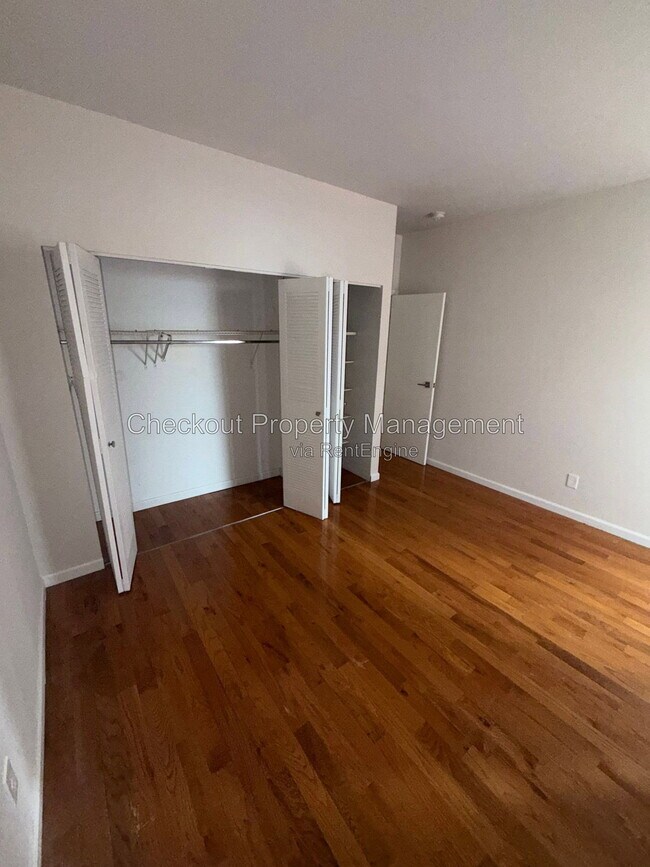 Building Photo - 5535 Pershing Ave