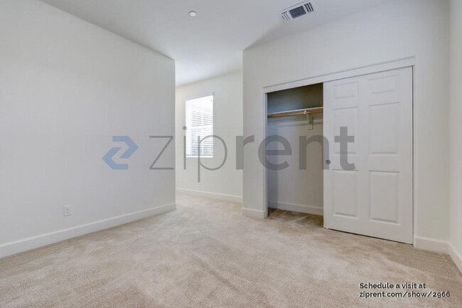 Building Photo - Unit