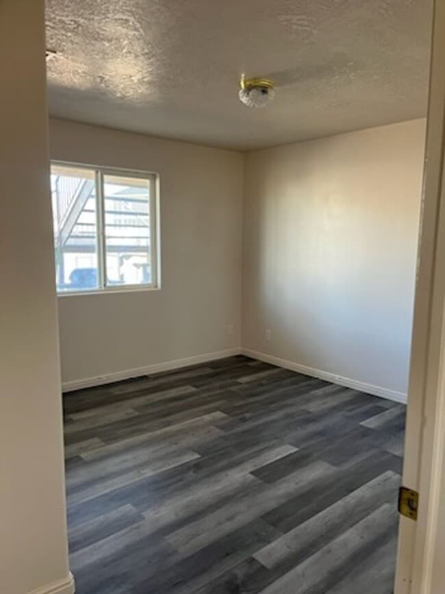 Building Photo - Charming apartment
