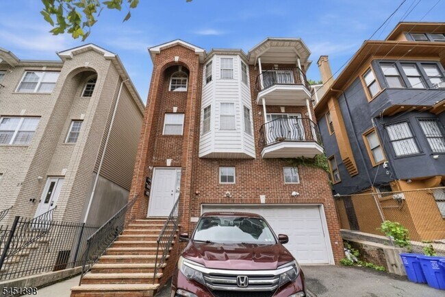 Building Photo - 83 Farley Ave