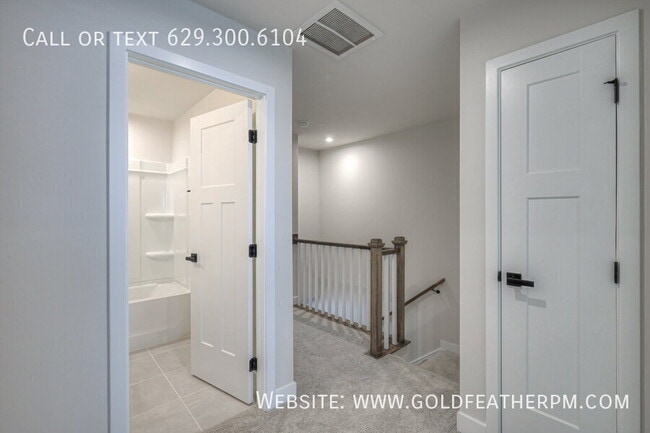 Building Photo - 2009 Walnut Ln