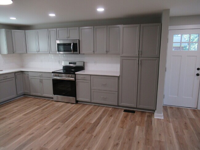Building Photo - Spacious, Move-In Ready Rental with Modern Updates on the West Side of Lincolnton!