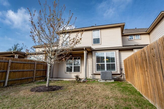 Building Photo - 13400 Briarwick Dr