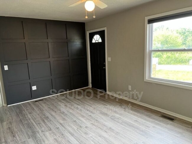 Building Photo - 623 N Highland Dr