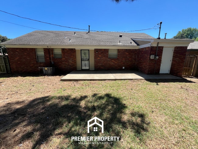 Building Photo - Charming 3BR/1.5BA in Whitehaven | Hardwood Floors & 1-Car Garage