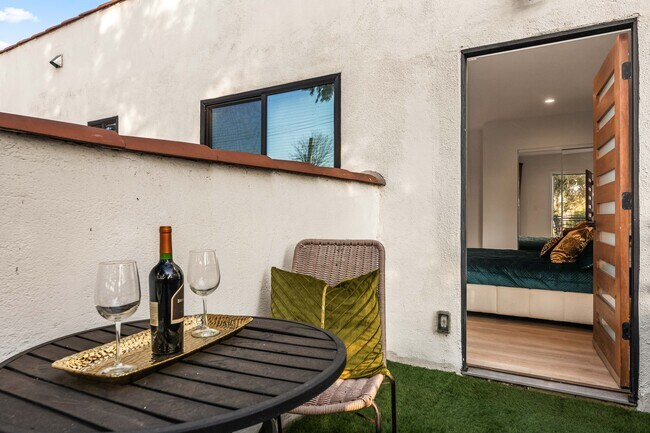 Building Photo - 1400 N Orange Dr