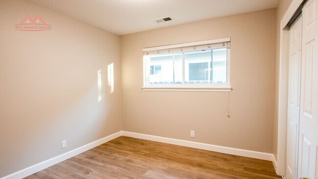 Building Photo - 868 Miller Ave