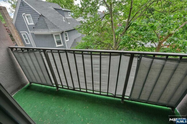 Building Photo - 55 Clinton Pl