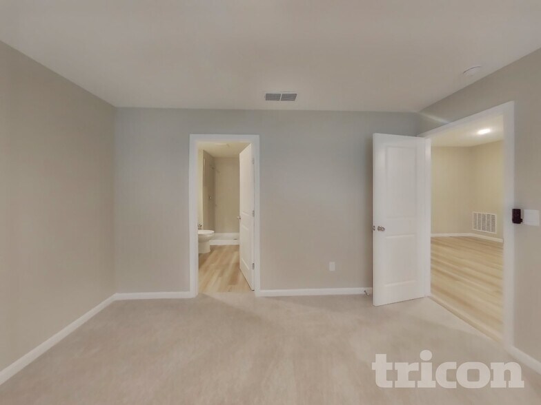 Building Photo - 7729 Hollenbeck Wy