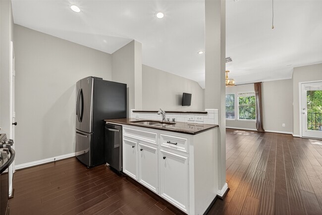 Building Photo - 1127 W 24th St