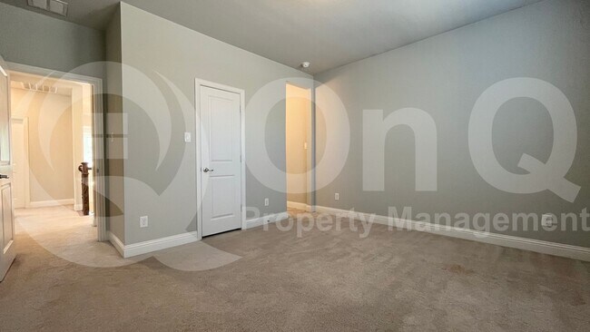 Building Photo - 7005 Golf Club Dr