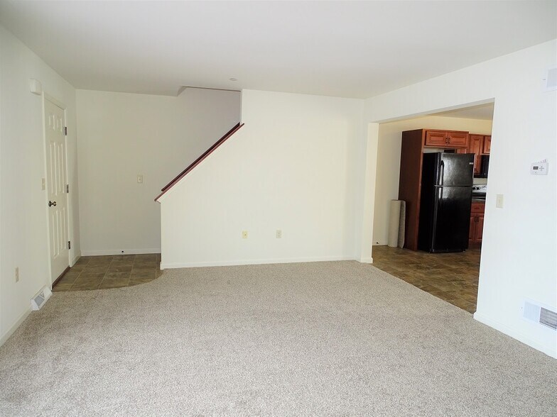 Building Photo - 344 Meadow View Dr