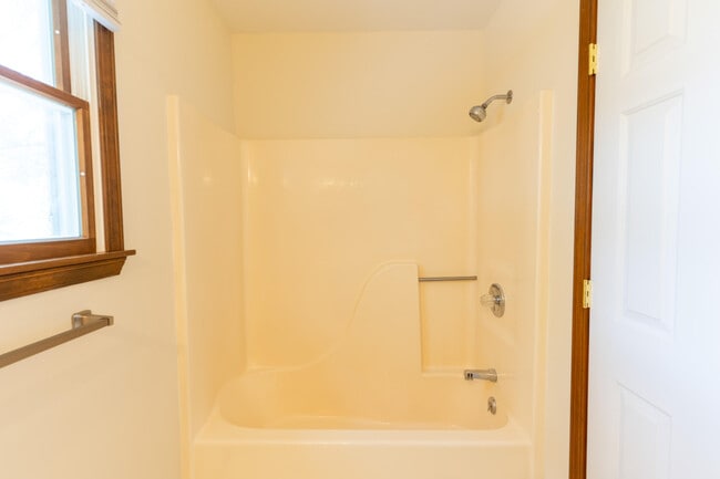 Building Photo - 2701 Poppy Way