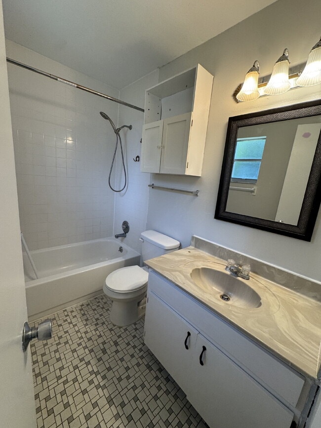 Building Photo - Adorable 2 Bedroom 2 Bath home in St. Augu...