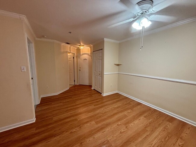 Building Photo - Updated - 2BD/2BA on 2nd floor with Balcony!