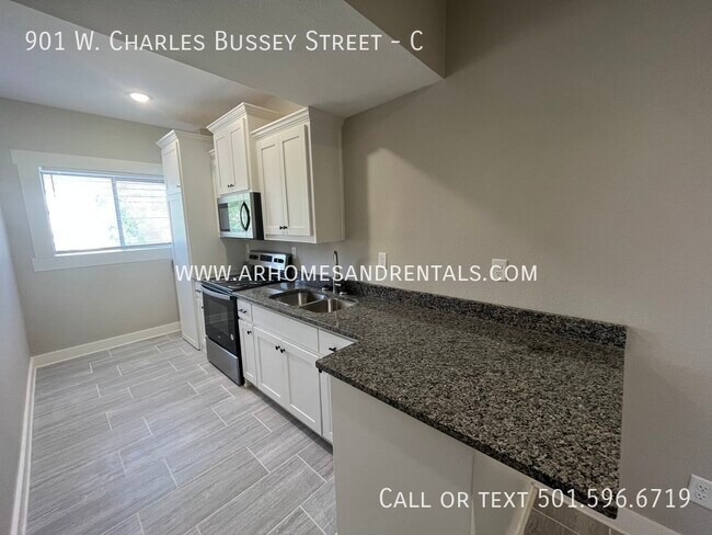 Building Photo - 901 W Charles Bussey Ave