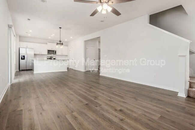 Building Photo - 214 Sterndale Dr