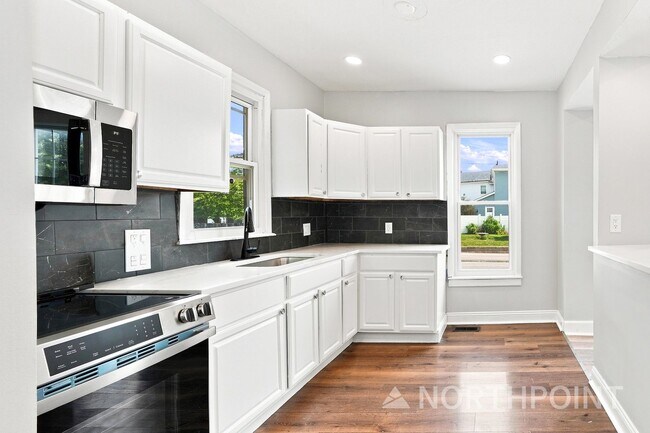 Building Photo - Beautifully renovated three bedroom home