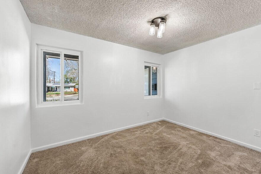 Building Photo - 442 Lightcap St