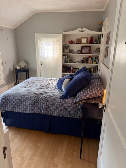 bedroom 2 - 2220 E Jarvis St