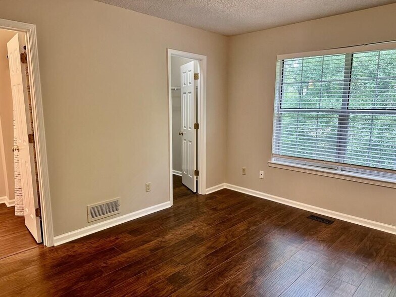 Building Photo - 2290 Fairways Ct