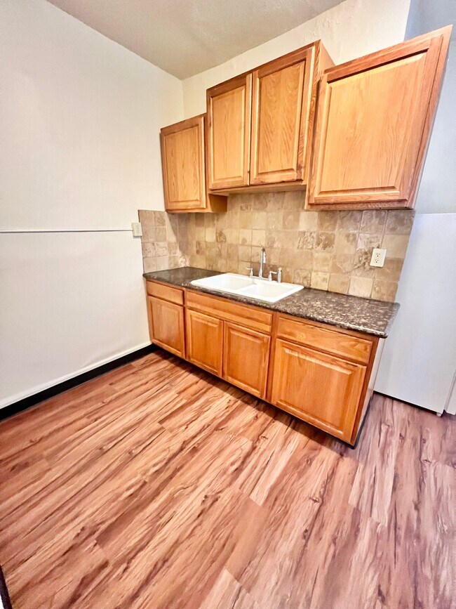 IMG_1093 - Cross Apartments