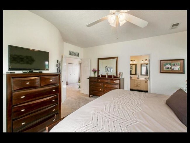 Building Photo - 6809 Medinah Ln NE