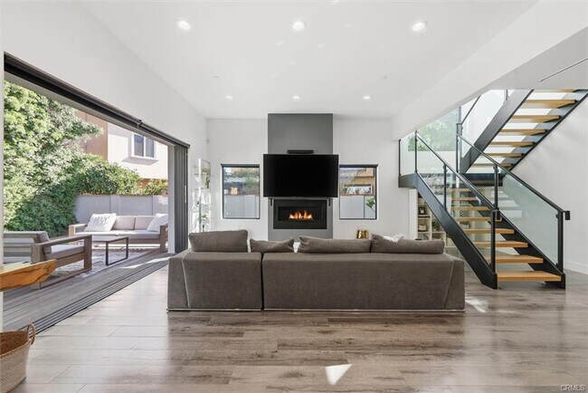 Building Photo - 5487 Blanco Way