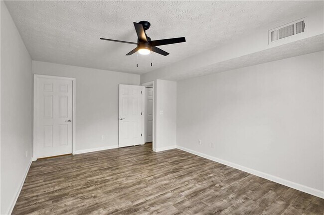 Building Photo - 119 Twin Pines Ct